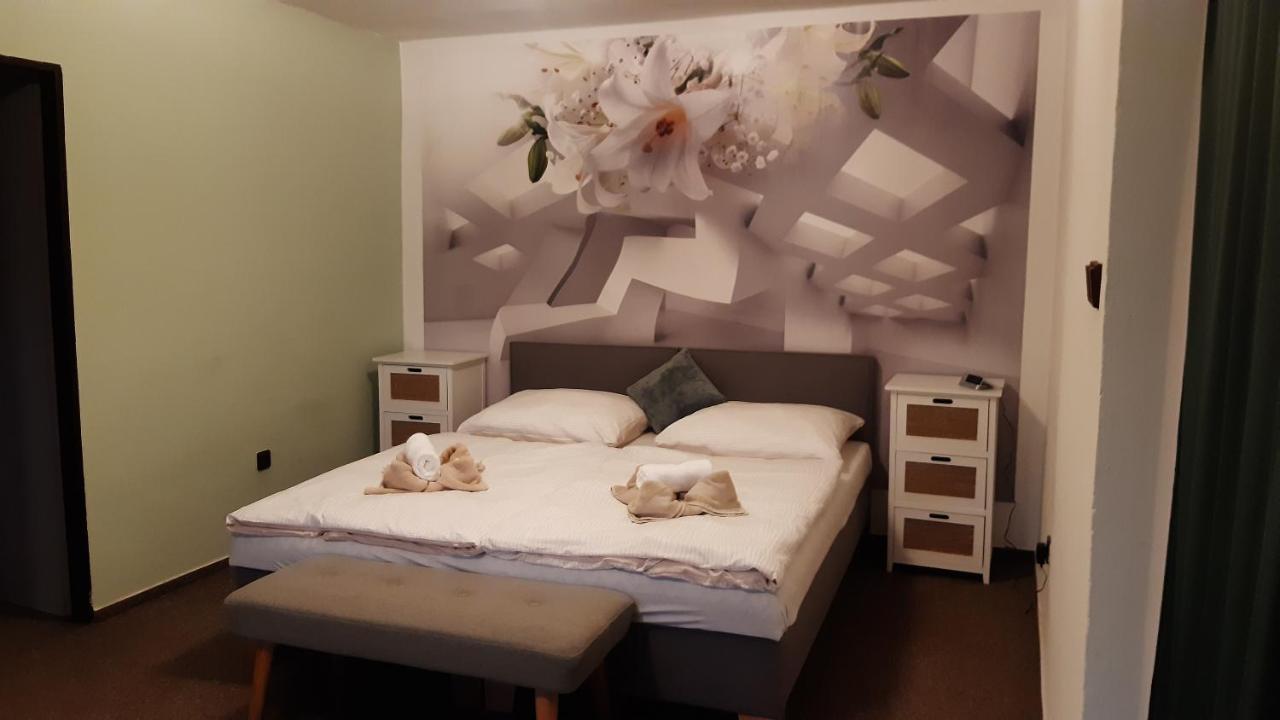 Budha Apartma Jirikov  Exteriör bild