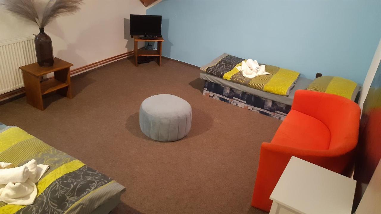 Budha Apartma Jirikov  Exteriör bild