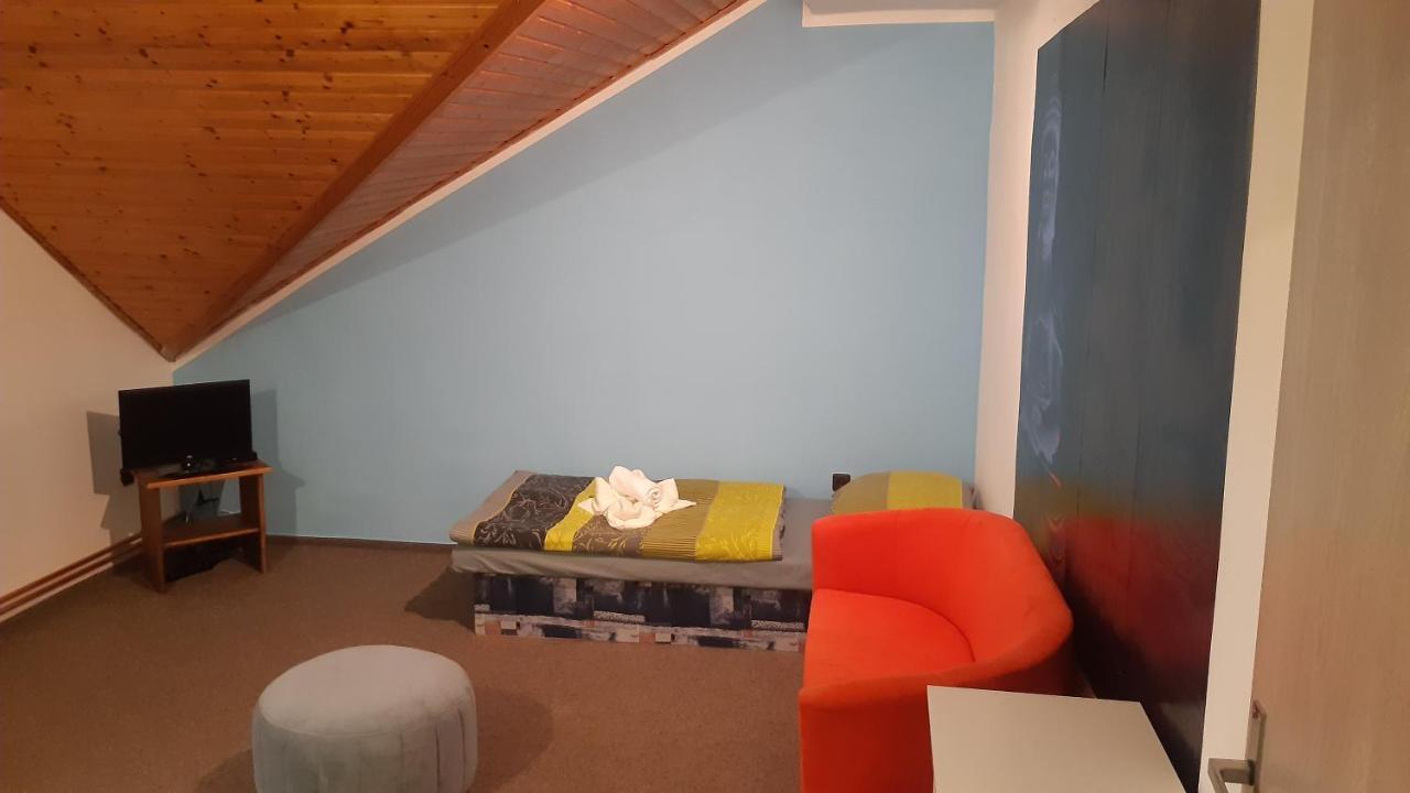 Budha Apartma Jirikov  Exteriör bild
